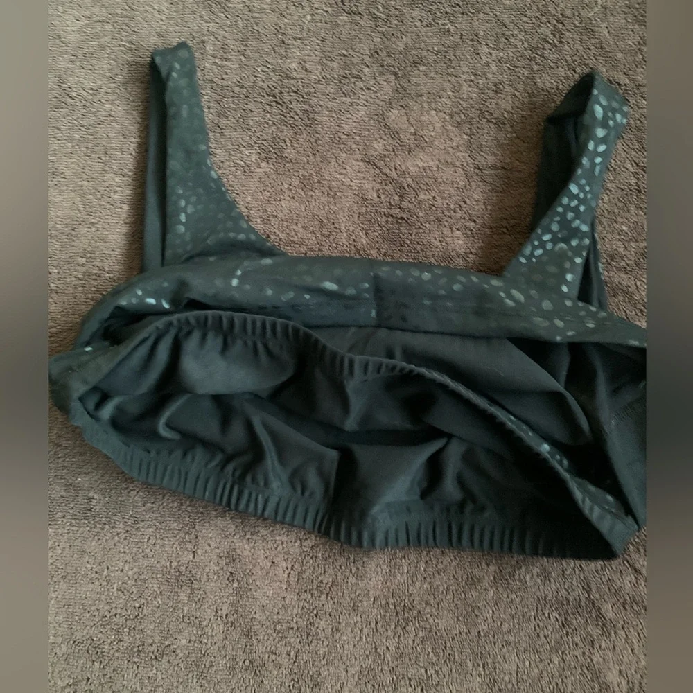 Beyond Yoga Rare Shiny Feline Keep it Simple Cropped Tank Black Shiny Foil - XL - Picture 8 of 8